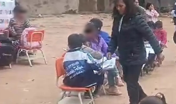 estudiantes-patio-colegio-pataz