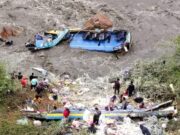 Áncash: Bus se despista y cae a río