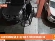 Trujillo: sujeto ingresa a edificio y hurta bicicleta
