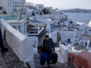 Grecia: ¿Por qué miles abandonan la isla griega de Santorini en los últimos días?