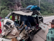Apurímac: al menos tres muertos tras caída de roca sobre combi