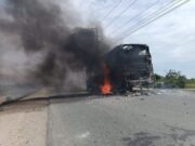 La Libertad: delincuentes queman bus de «El Dorado» con pasajeros dentro