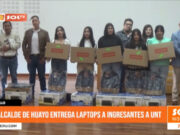 Trujillo: alcalde de Huayo entrega laptops a ingresantes a UNT