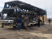 Bolivia: cuatro menores de edad y más de 30 fallecidos tras choque de buses