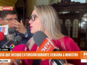 Congresista recibe mensaje extorsivo mientras participaba en el Pleno para censurar a ministro Santiváñez