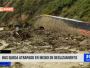 Pasco: bus queda atrapado en medio de deslizamiento