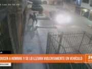Trujillo: reducen a hombre y se lo llevan violentamente en vehículo