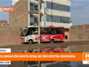 Trujillo: Vehículos invaden veredas por inundaciones cerca a la Av. Santa Rosa