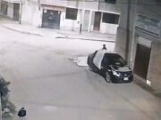 Trujillo: delincuente roba cobertor de auto frente a iglesia