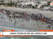 Pacasmayo: cientos de escolares lanzaron esferas de vida al mar