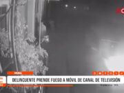 Piura: delincuente prende fuego a vehículo de canal de televisión