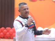 Alfredo Muñoz “El AM de la Salsa” sorprendió en Feliz Domingo con su versión salsera de “Ódiame”