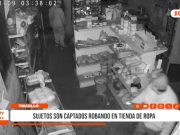 Laredo: captan a delincuentes robando tienda de ropa