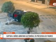 Trujillo: niños abren vehículo y hurtan en presencia de padres