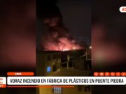 Puente Piedra: incendio en fábrica de plásticos alarmó a vecinos
