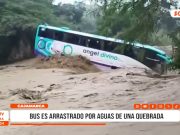 Cochabamba: bus arrastrado por quebrada dejó decenas a salvo