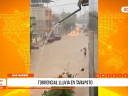 Tarapoto: lluvia torrencial inunda calles y arrastra motos