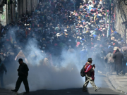 Violentos disturbios sacuden La Paz durante manifestaciones contra el Gobierno