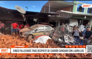 Cajamarca: cinco fallecidos tras despiste de camión cargado con ladrillos
