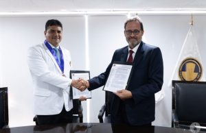 ESAN y el Colegio Médico del Perú suscriben convenio que impulsará la formación en gestión de médicos colegiados