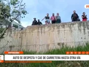 Moyobamba: auto se despista y cae de carretera hasta otra vía