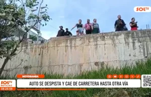 Moyobamba: auto se despista y cae de carretera hasta otra vía