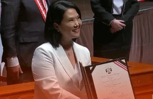 Keiko Fujimori recibe sus credenciales y asume oficialmente su condición de presidenta electa