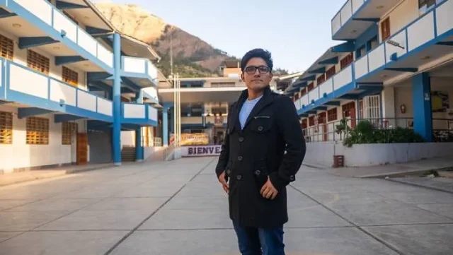 junnior-guerrero-docente-quechua-peru