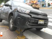 Trujillo: Auto quedó suspendido sobre bolardos tras accidente en avenida Larco