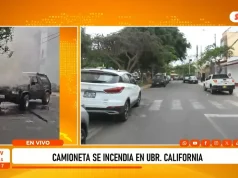 Trujillo: Camioneta se incendia por presunto cortocircuito en urbanización California