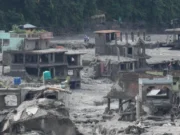 Nepal eleva a 903 los muertos y más de 4 mil desaparecidos tras alud catastrófico