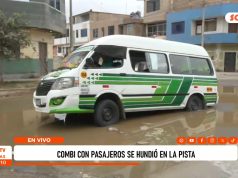 Trujillo: combi con pasajeros se hundió en la pista en El Porvenir