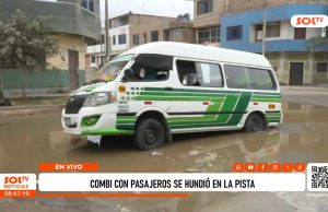 Trujillo: combi con pasajeros se hundió en la pista en El Porvenir