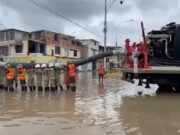Piura: Ejército del Perú opera con bombas de extracción para evacuar agua empozada en calles de Piura