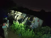 Tumbes: joven muere tras volcadura de camión cargado de plátanos